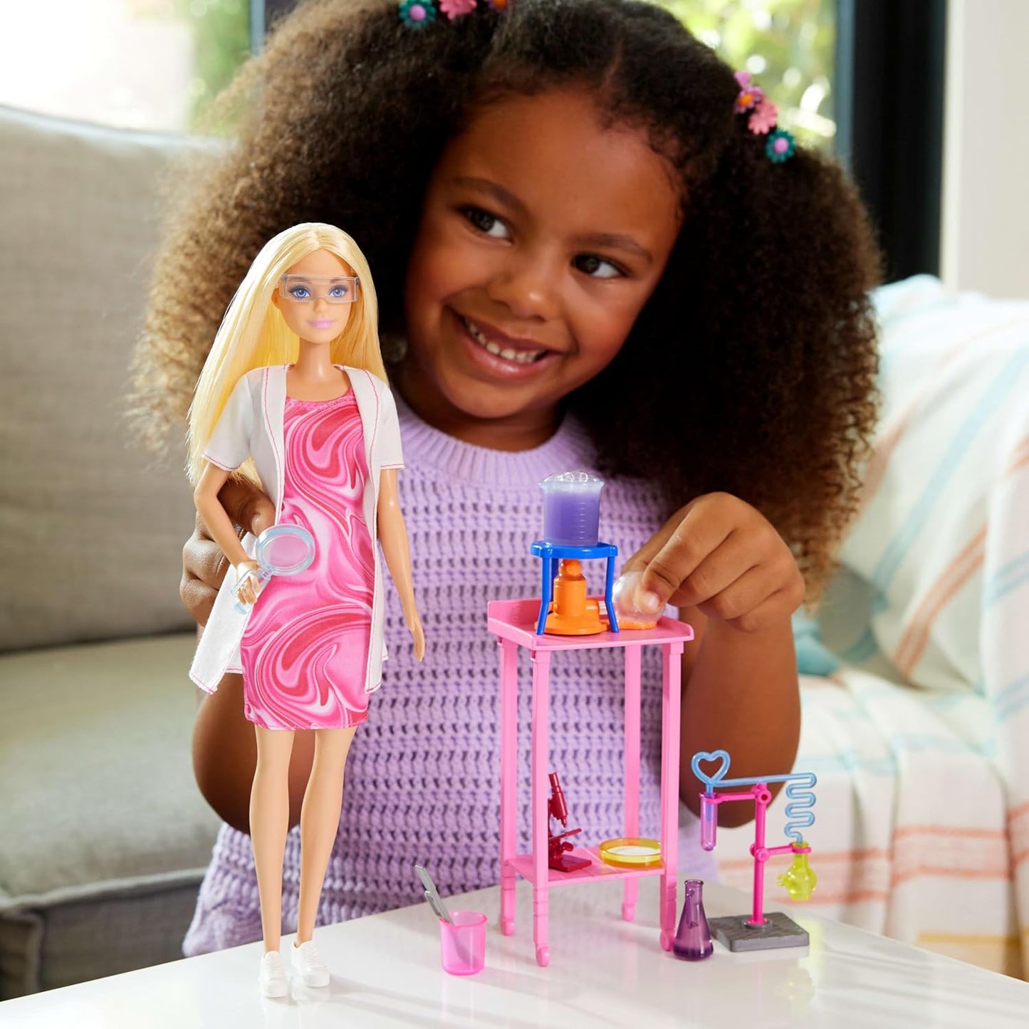 Barbie - JCR70 Scientist Doll and Accessories with Blonde Fashion Doll, Laboratory Table, Microscope, Colour Changing Beaker and Petri Dish