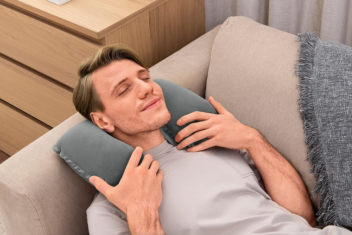 Bestway 14.5" x 9.5" x 4"/37cm x 24cm x 10cm Flocked Air Neck Rest