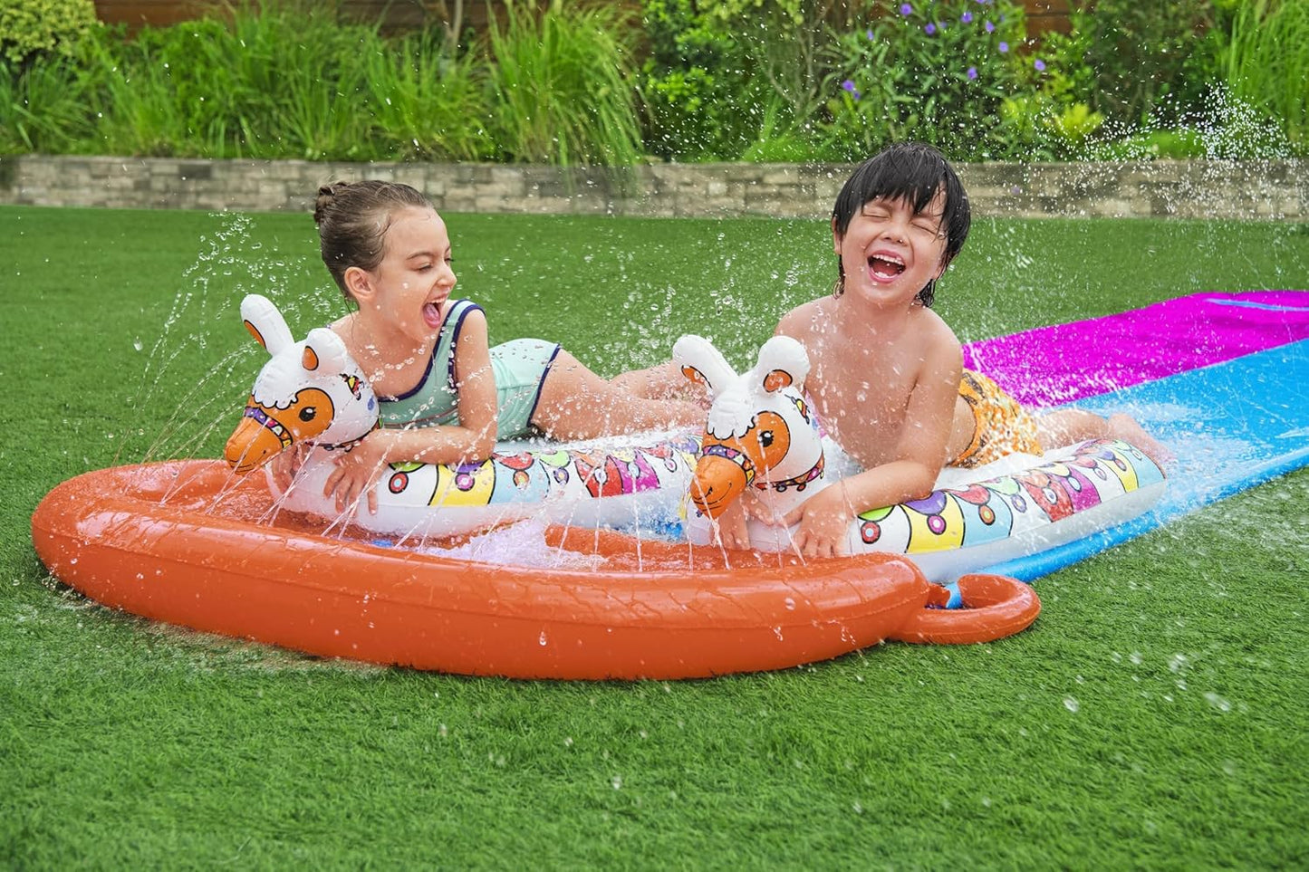 H2OGO Lawn Double Water Slide with 2 Inflatable Llama Shaped Ride-On Floats - 488 cm - No:52320